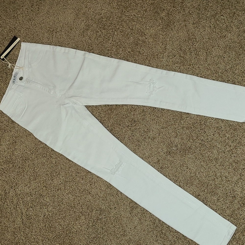 White high-rise jeans